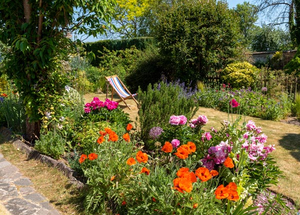 The Perfect Day Out for London-Based Gardening Addicts If you’re a Londoner with green fingers, you’ll know how crazy the pricing in garden centres near you can be. Gardening World Limited has the solution just down the road.